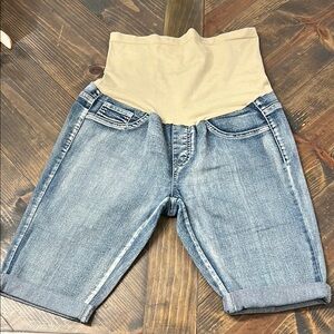 Bella Vida maternity shorts size medium‎